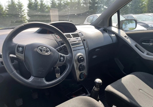 Toyota Yaris cena 20800 przebieg: 199000, rok produkcji 2011 z Bochnia małe 781